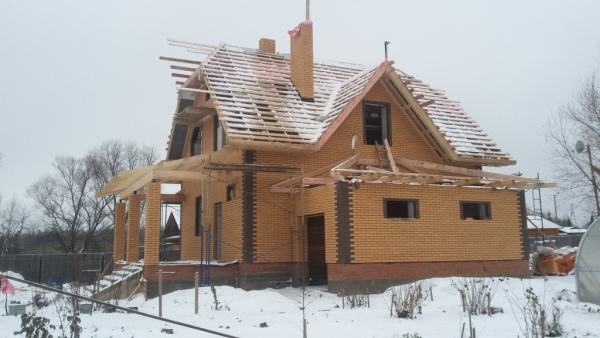 «Вопрос-Ответ» Можно ли зимой заниматься монтажом кровель? Какие кровли можно монтировать зимой?