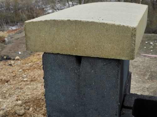 Бетонные блоки для забора Накрывочный камень (накрывочник) для блоков 270*390 мм